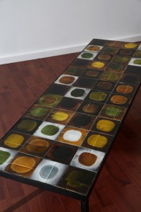 Roger Capron - Table basse modèle "Planètes", plateau en carreaux de céramique vernissée