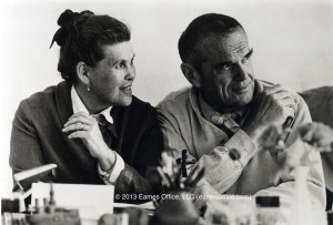 Charles et Ray Eames dans leur studio