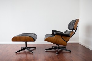 eames_lounge_chair_ottoman_herman_miller_model_670_671_cote_side